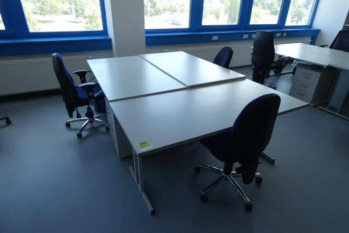 3x Tisch mit 3x Bürostuhl